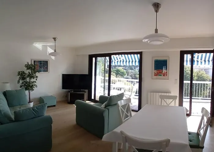 Spacious 70 M Flat With Balcony And Sea View! * Cannes