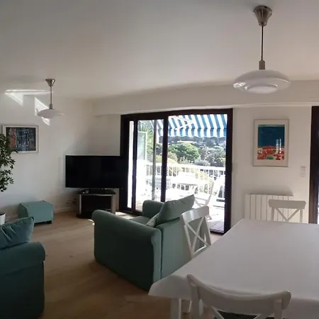 Spacious 70 M Flat With Balcony And Sea View! * Канны