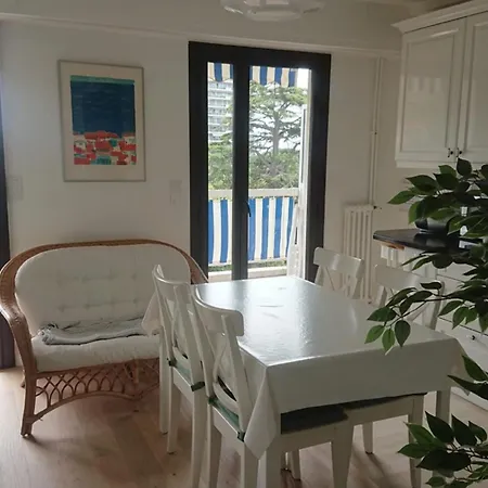 Spacious 70 M Flat With Balcony And Sea View! * Канны