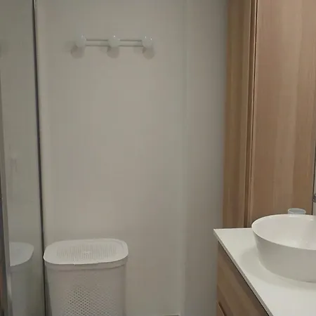 Spacious 70 M Flat With Balcony And Sea View! Апартаменты Канны